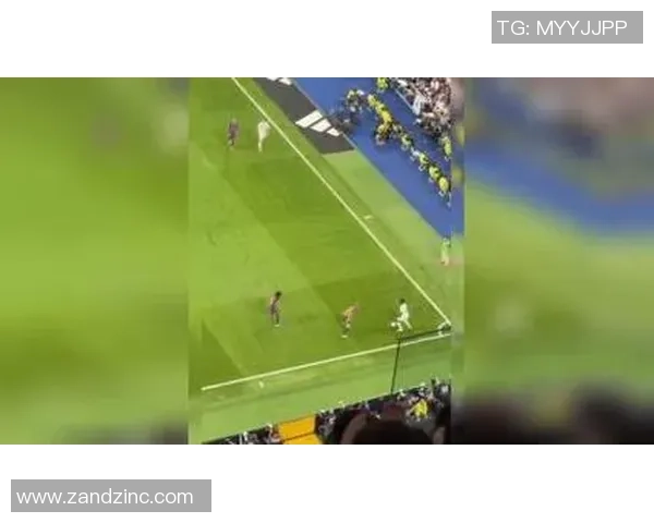 美国足球明星与队友的默契配合与精彩瞬间回顾